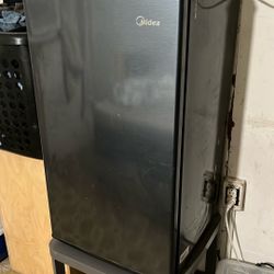 Mini Fridge 