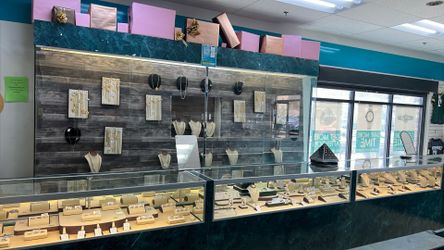 Weekend, Jewelry Sale