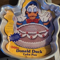Wilton Vintage Donald Duck Birthday Cake Baking Pan