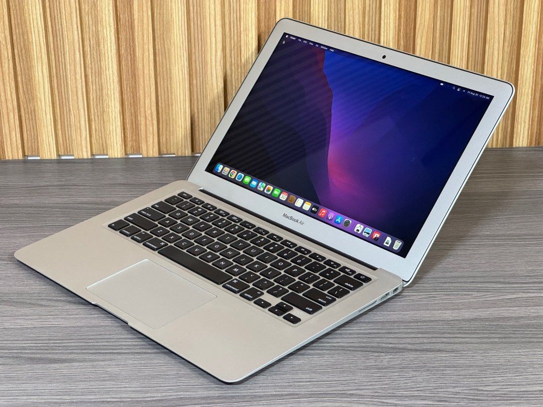 Apple MacBook Air 13” I5/4GB/128GB SSD $180
