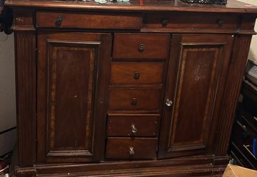 Mahogany wood dresser