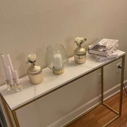 Table with Decoration 