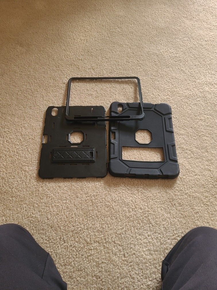 IPad 10th Gen. Otterbox Defender-like Case