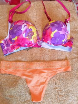 Beautiful and shiny vs thong size S and Ilys bra size 36 c