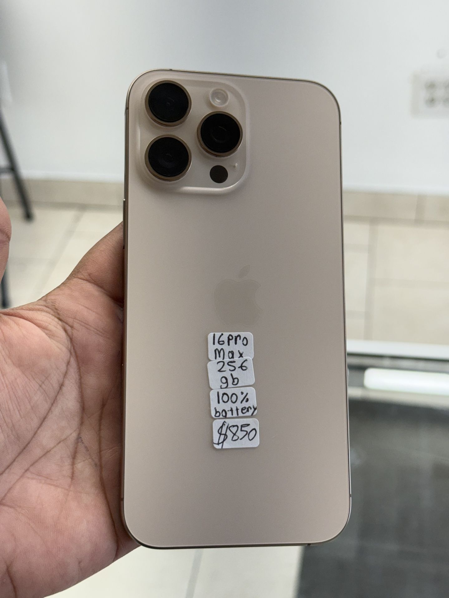 iPhone 16 Pro Max 256gb Unlocked (BATTERY 100%)