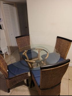 Table with 4 chairs