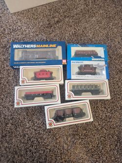 HO Scale Model Train Cars Lot of 7