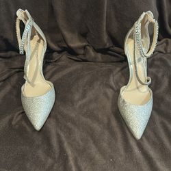 Badgley Mischka gold  high heels size 7