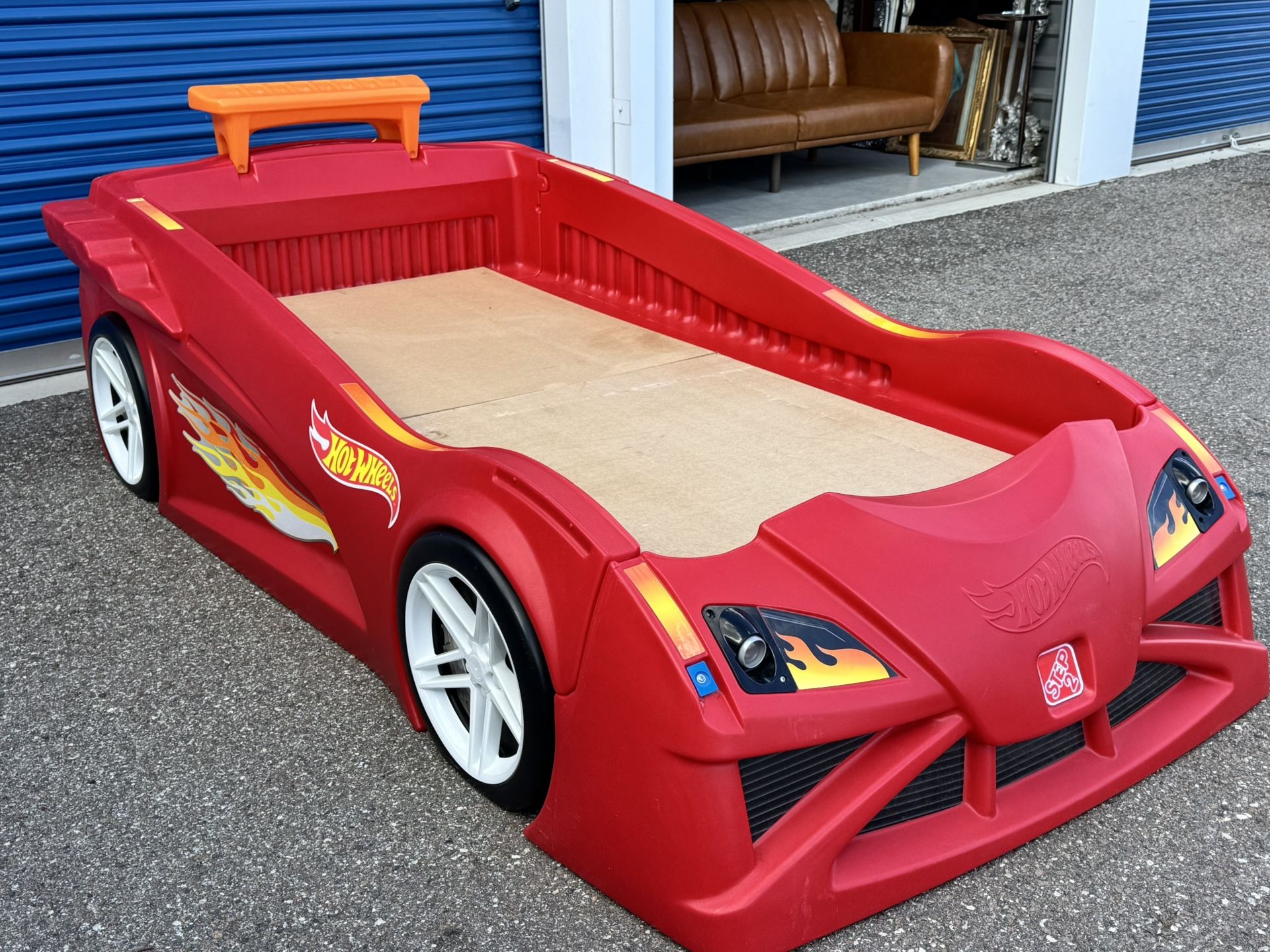 STEP2 KIDS TWIN CARS BED HOTWHEELS WITH LIGTHS