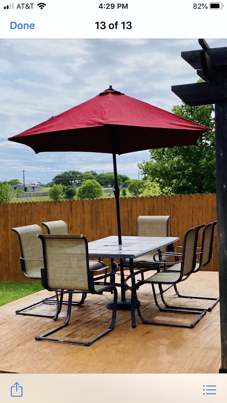 Outdoor patio dining table and chairs w/umbrella