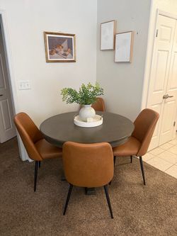 Round Dining Table with 4 Chairs