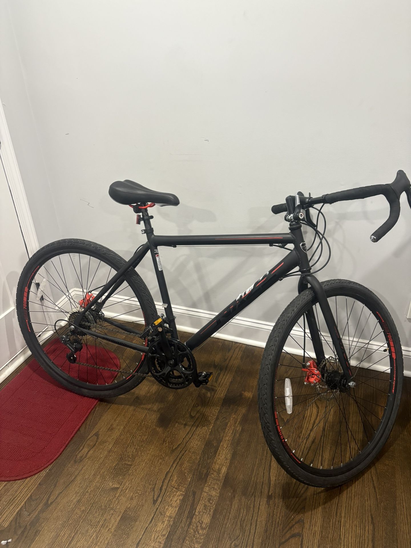 Vitesse Road 700 Performance Bike