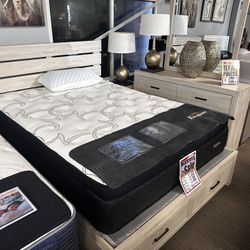 Wonderful Storage Bedroom Set! $799 📦⭐️🤍