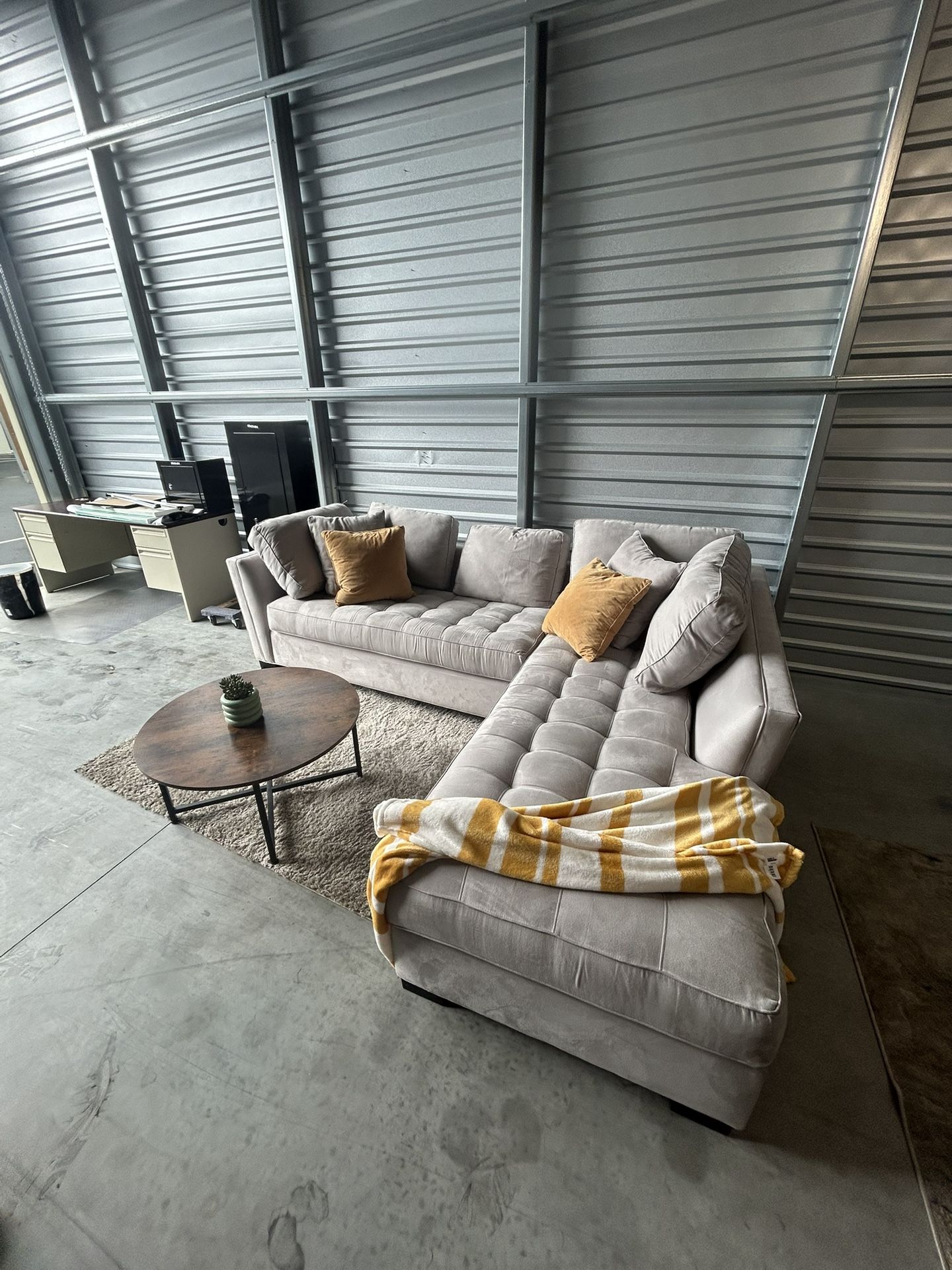 Sectional Sofa/ Couch DELIVERY AVAILABLE 