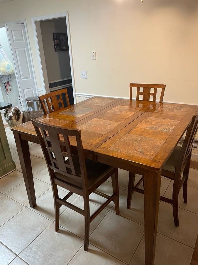 Dining Table & Chairs