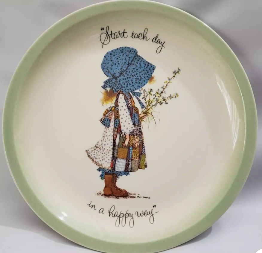 Holly Hobbie. Plate. Collectors Edition. 1972 Vintage. Excellent Condition. Decor. Porch Pickup.