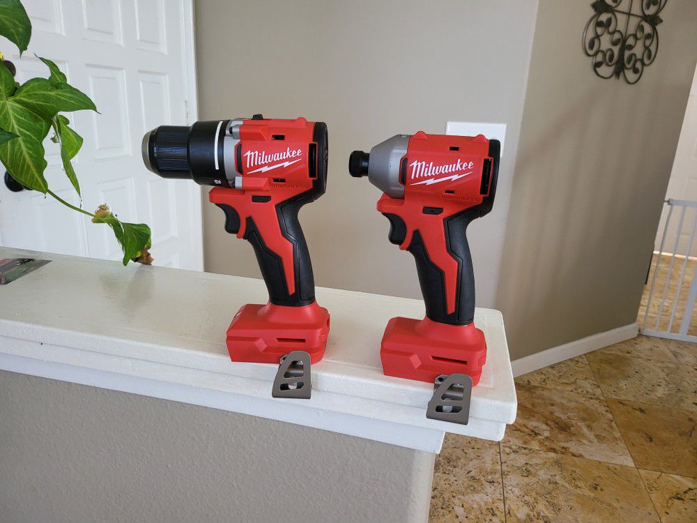 Milwaukee M18 18V Lithium-Ion Brushless Cordless Compact Drill/Impact.Tool only. 
