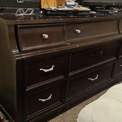 Used Dresser. Great Condition 