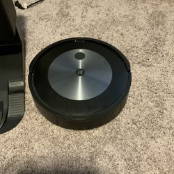 Roomba J7+