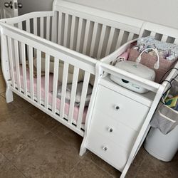 BABY CRIB FOR SALE! 