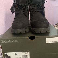 Timberland’s Size 9 Black