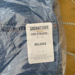  Levi Strauss” Relaxed Jeans Size 40x30. New Signature Series . Price Firm 