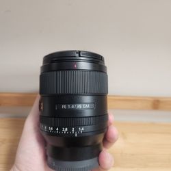 Sony FE 35mm f1.4 GM lens G Master 