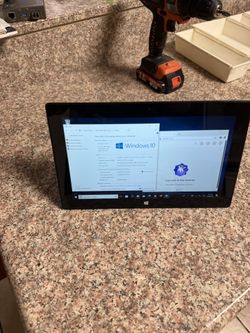 Surface Pro Windows 10, i5 128GB, 1.7Ghz, 4GB RAM