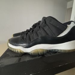 Low Top Retro 11 Size 4Y
