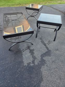 Slight used 3 Piece Table set