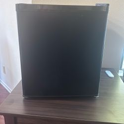Small Mini Fridge 