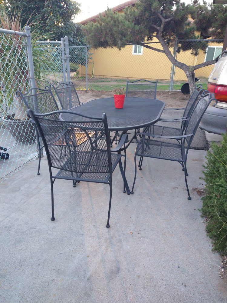 Patio Furniture Table And 6 Chairs 
