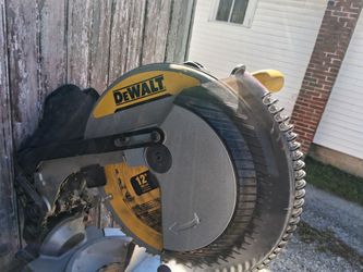 Dewalt 12 inch miter saw like new