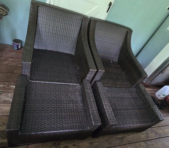 Patio chairs look like new used for only 5 months.