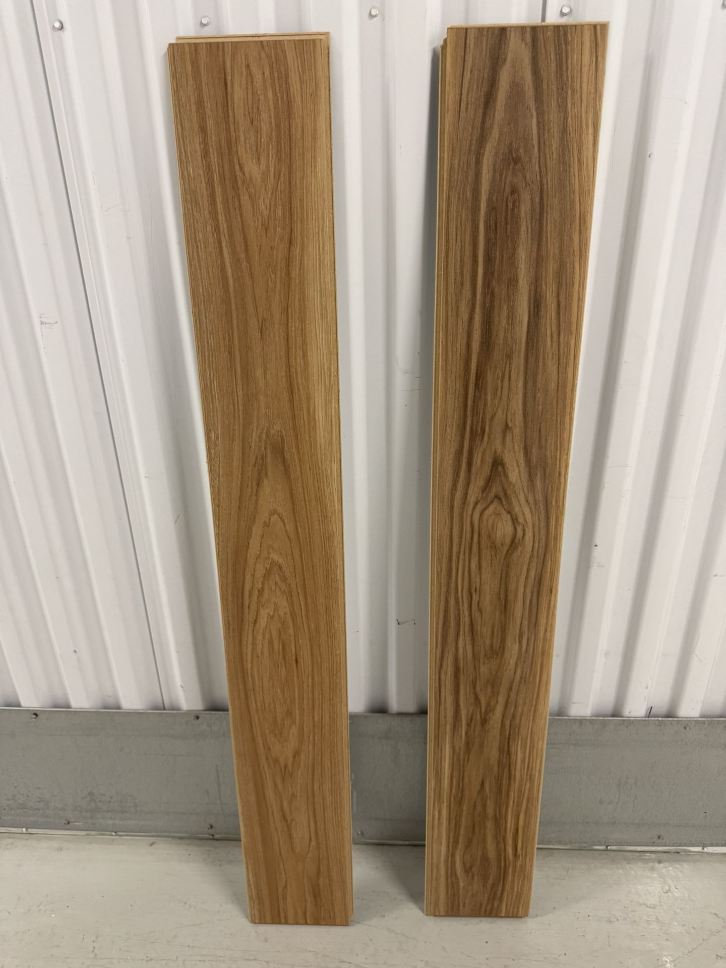 Pergo XP + Cheshire Bluff Hickory Waterproof Laminate Flooring - Durable & Stylish! Piso