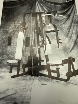 HOIST weight machine