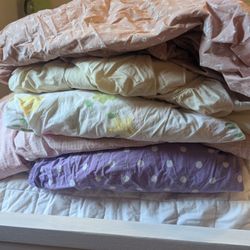 Pottery Barn Twin Size Fitted Sheets 5 - Asking $30 For All