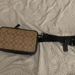 Louis Vuitton Bumbag for Sale in Chula Vista, CA - OfferUp