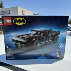 The Batman™ Batmobile™ Lego Set New !