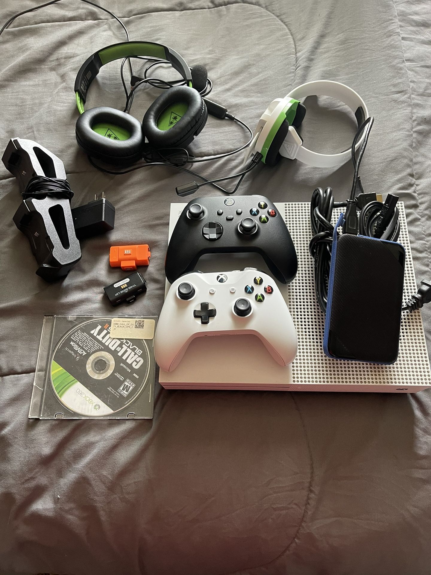 Xbox One S 1500gb And Accessories 