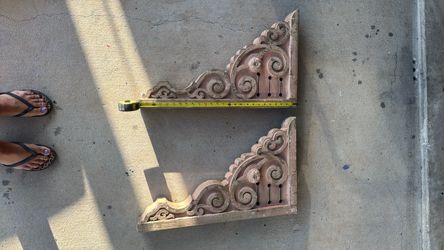 Decorative architectural brackets