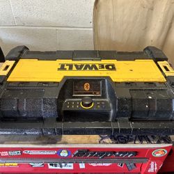 Dewalt 20v  Tough System Radio