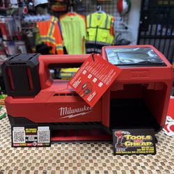 Milwaukee M18 18-Volt Lithium-Ion Cordless Electric Portable Inflator (Tool-Only)
