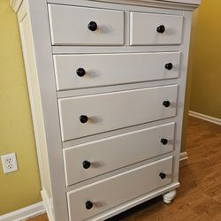 Clean and Nice White 6 Drawer Chest / Tall Dresser.
