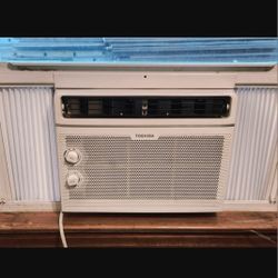 TOSHIBA WINDOW AC UNIT AIR CONDITIONER 