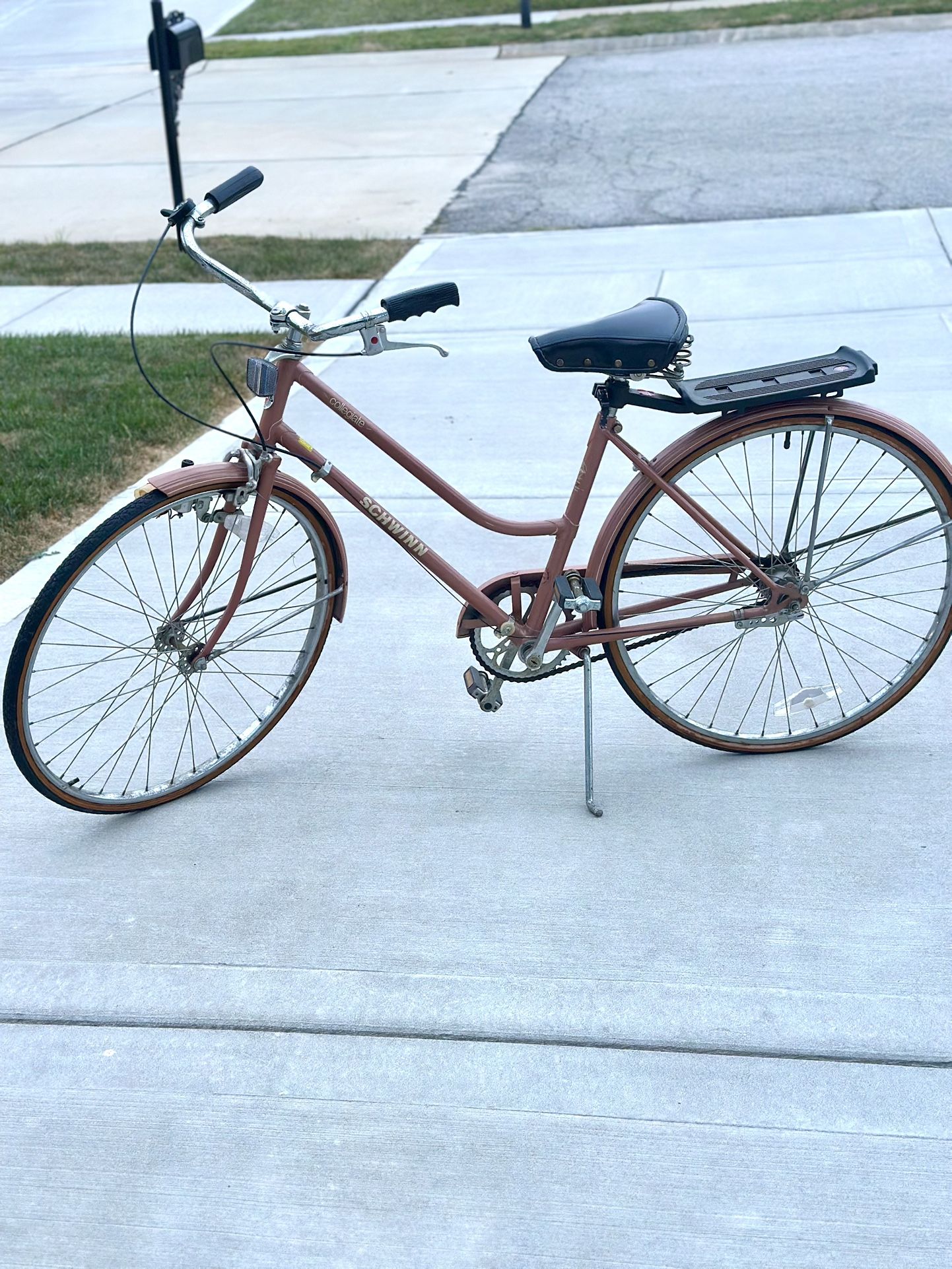 Vintage 1969 Collegiate bicycle (Ladies)