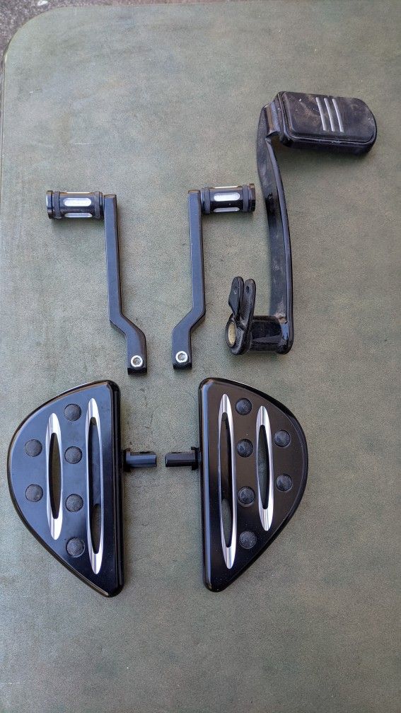 Harley Davidson Driver Or Passenger Foot Pegs, Shift And Brake Levers