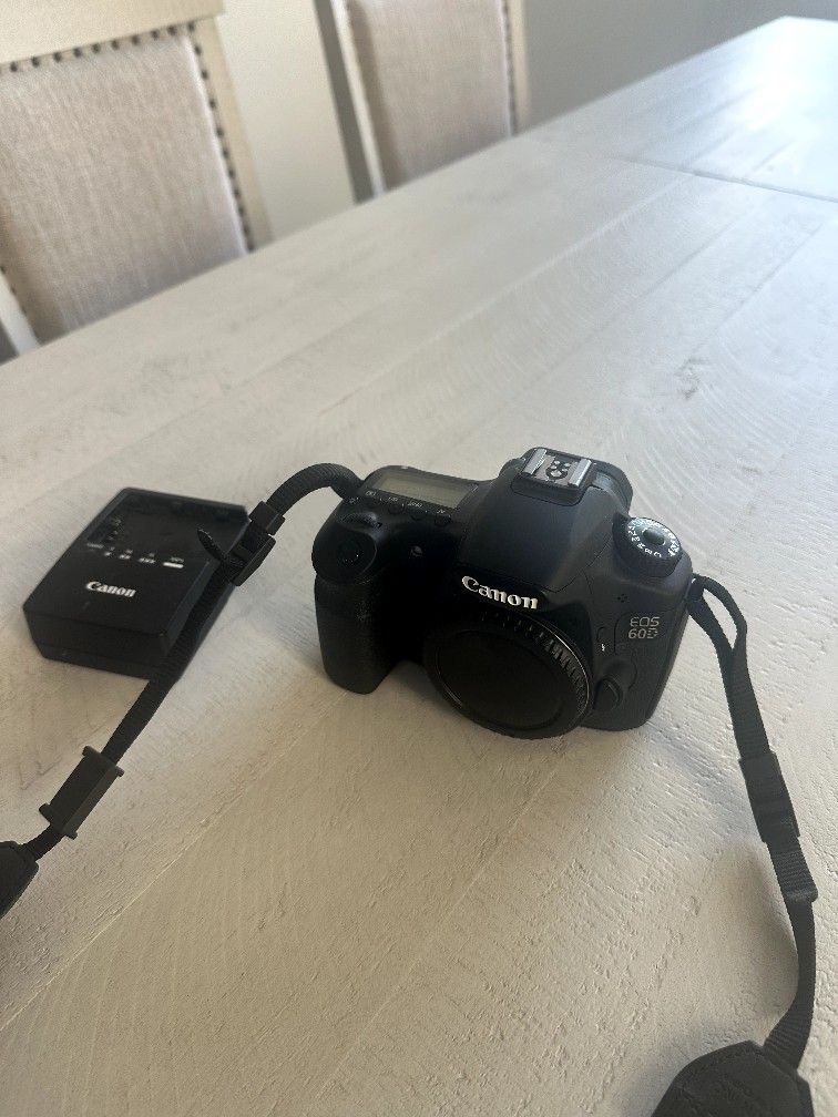Canon 60D With Charger And Battery