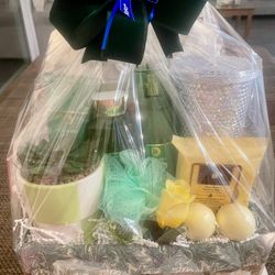 B&BW Gift Basket Spa Themed Pistachio Glaze Scent💚
