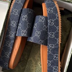 gucci slides Size 34(UK) or 4(US)